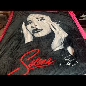 Forever21xSelena blanket
